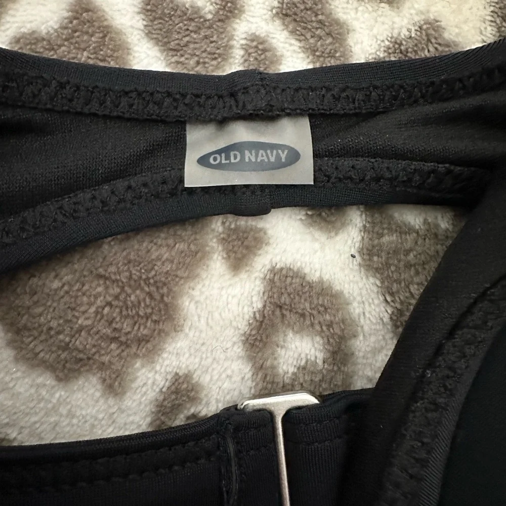 Old Navy Scoop-Neck Bikini Swim Top in Black Size Small